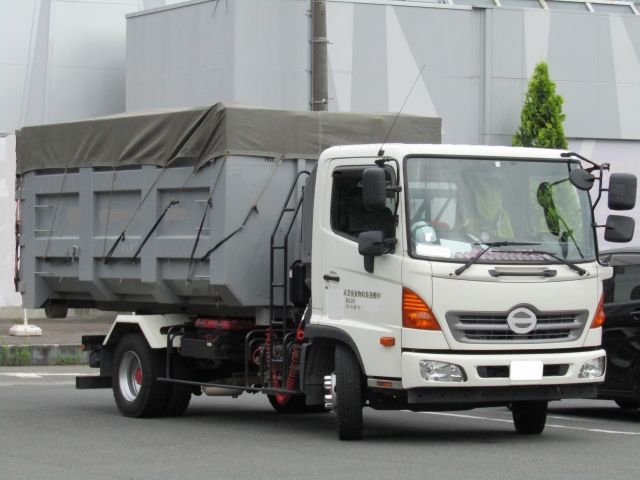 アームロール車